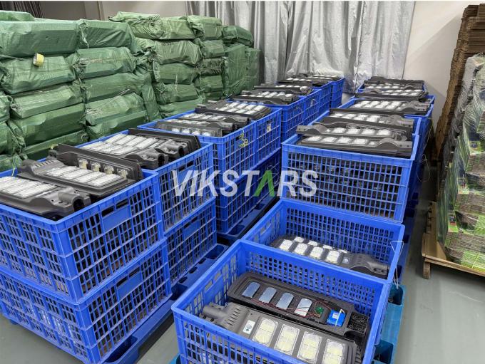 40W 80W 120W 160W मॉड्यूल सौर स्ट्रीट लाइट्स गांवों के लिए सस्ती कीमत 2 साल की वारंटी 16