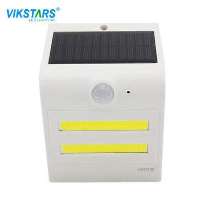 1200mAh ब्राइटेस्ट सोलर पावर्ड गार्डन लाइट्स 120 डिग्री बीम एंगल फॉर फेंस वॉल्स